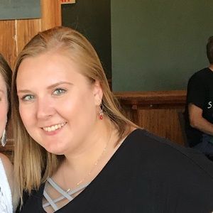 Meet your Posher, Caitlin